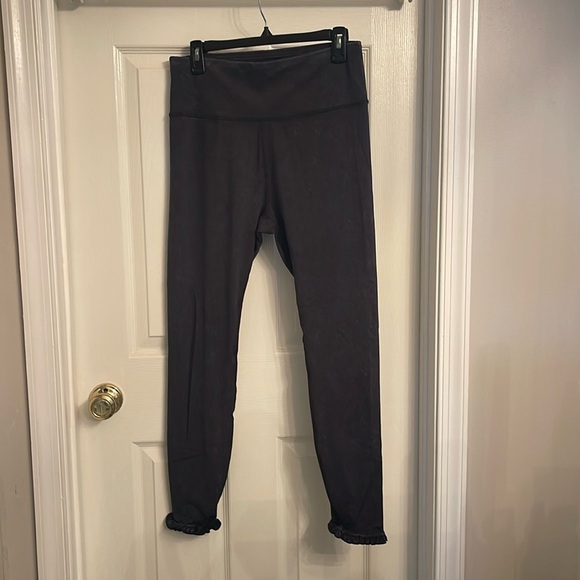 Joy Lab Vintage-looking Ruffle Bottom Leggings - Picture 1 of 6